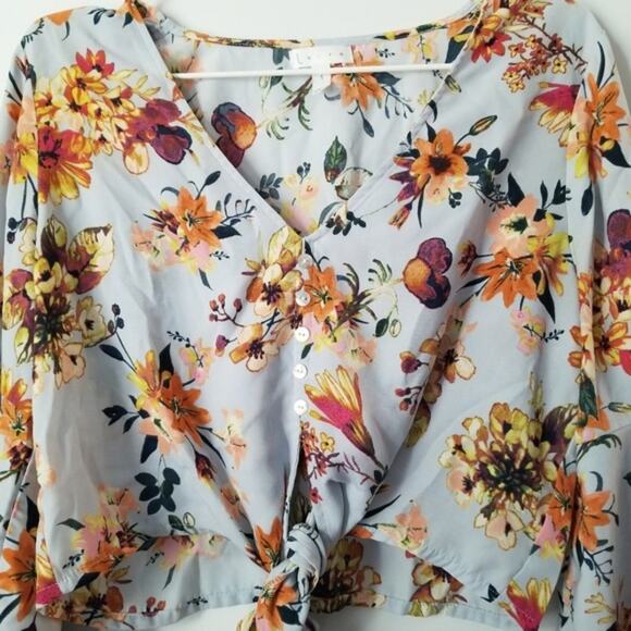 Leith Floral Crop Front Tie Blouse with Bell Sleeves size Small - Picture 3 of 9
